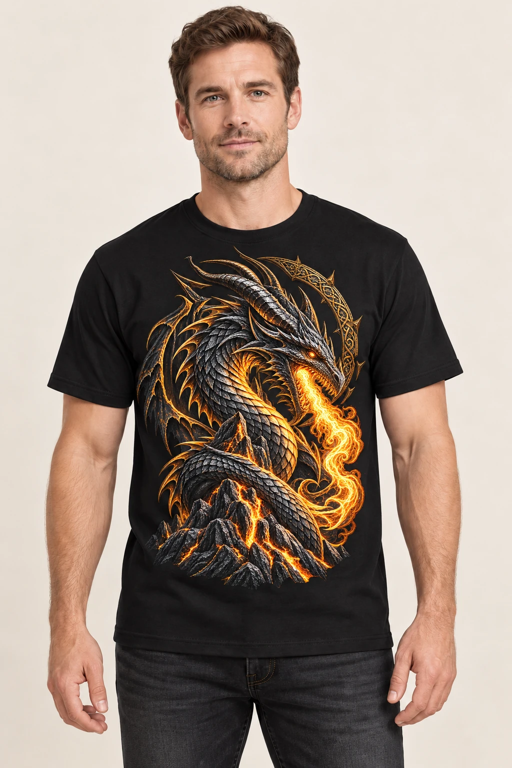 Aperçu porté du t-shirt noir Nidhogg, avec le dragon argenté et doré sur le devant.